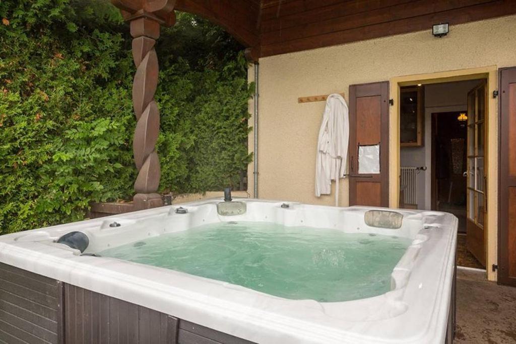 Chalet Traditionnel Avec Jacuzzi Exterieur Bex Екстер'єр фото